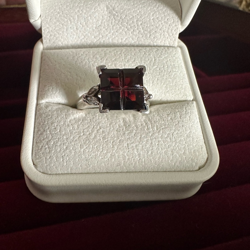 1990s Garnet Statement Ring Size 8 - Picture 6 of 11